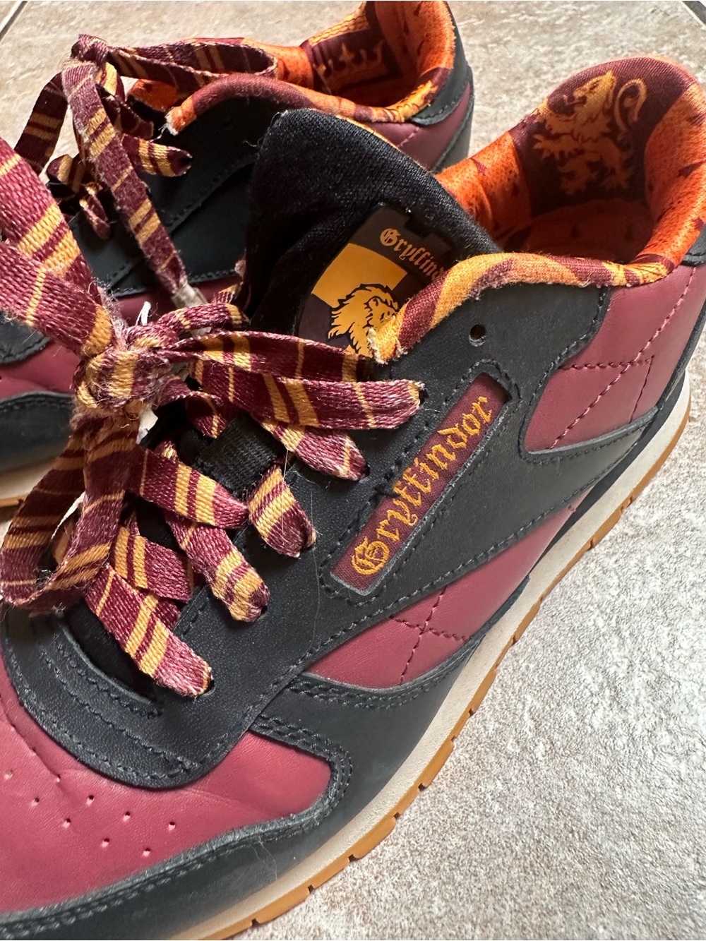 Limited edition Harry Potter Gryffindor Reebok sneakers for boys size 3.5 - Picture 2 of 5